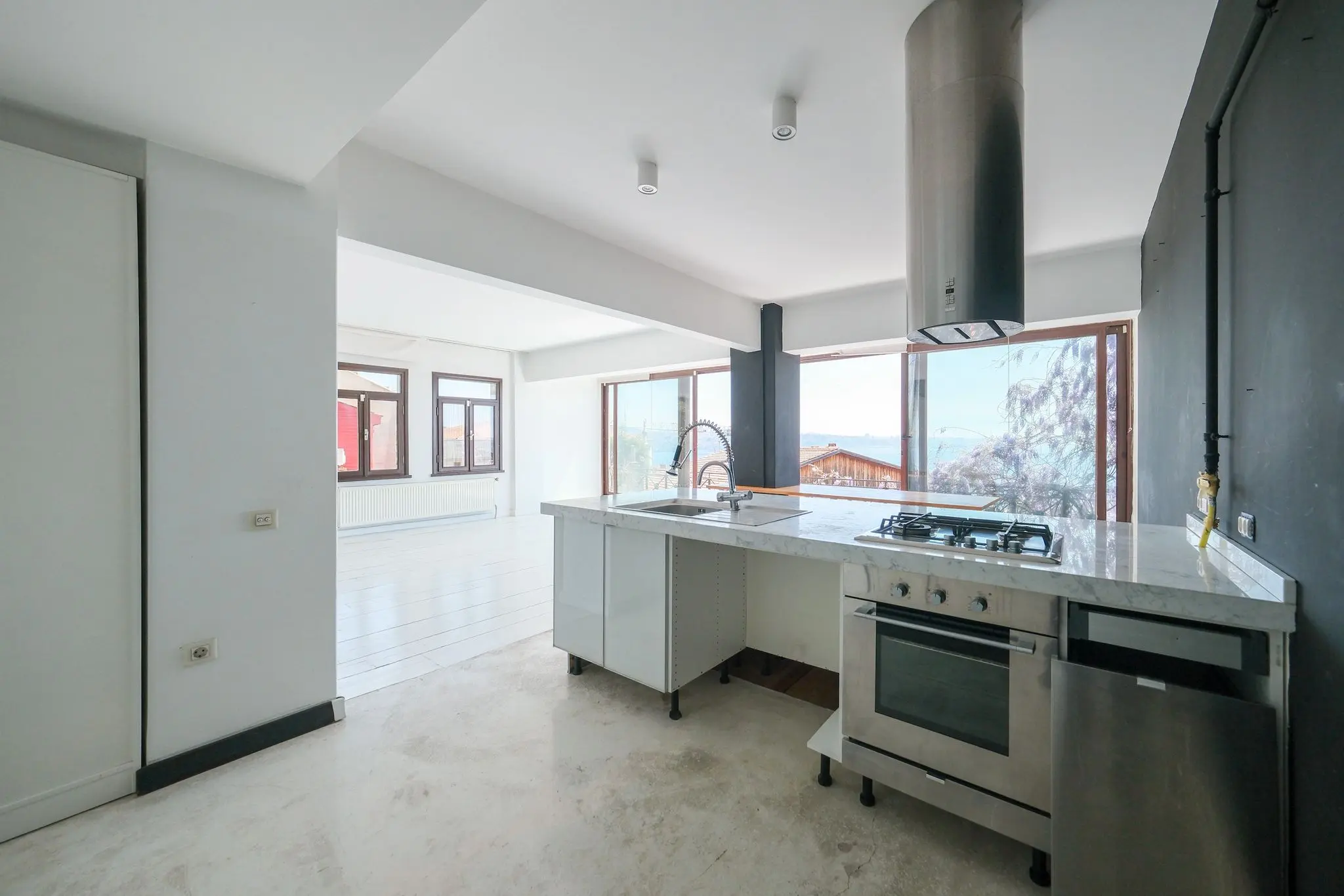 Fitted kitchen
